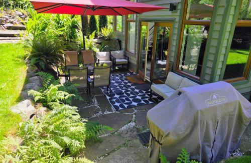 West Vancouver House | 2BD Guest Suite Sleeps 6 Near Downtown & Beach