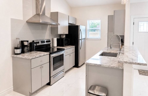 Central City Apartment | 2BD-RemoteWork-Extd Stay Discounts-PetsOK-Central