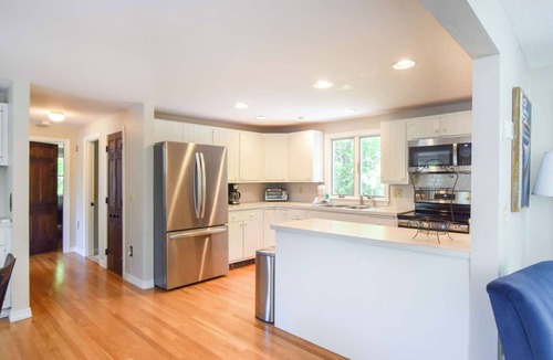 North Eastham House | 4 Mins to Bayside Beaches!