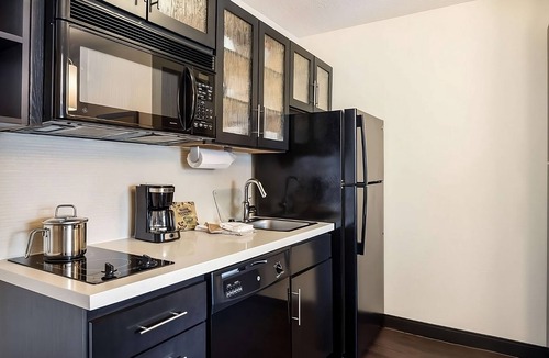 Morris Plains Hotel | 4 Units | Spacious Pet-Friendly Suites Near Morristown with NYC Transit