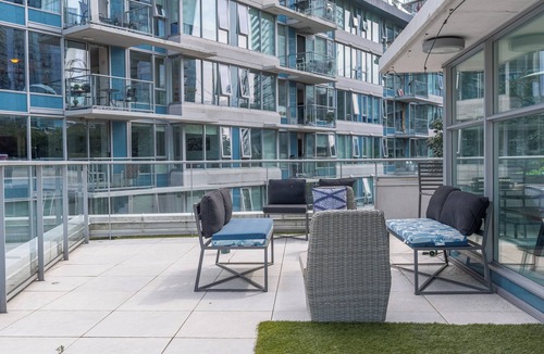 Central House | 5 BR & 3 BTH Entire 3 Floor Townhome-Rooftop