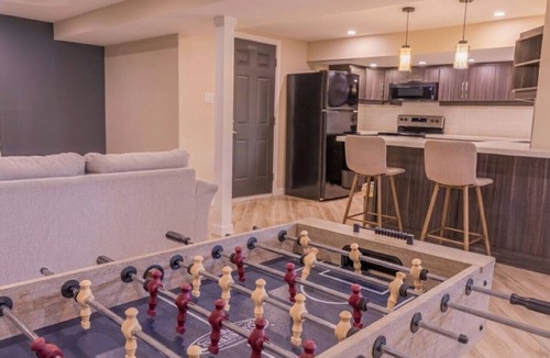 Oro-Medonte House | 6-Bedroom Modern Escape in Horseshoe-Pool+Hot tub