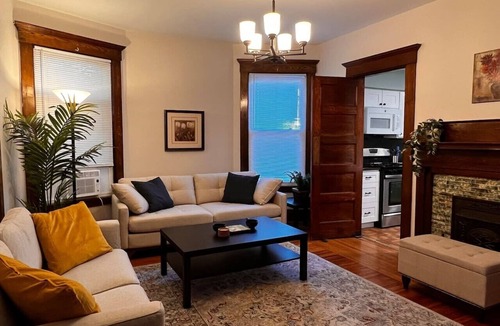 Dwight Apartment | B4-1 Comfortable and Tranquil-All rooms w AC