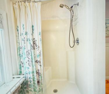 West Barnstable House | Barnstable Breeze with Seasonal Pool and Hotub