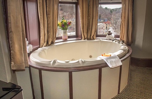 Eureka Springs Historic District Hotel | Basin Park Hotel and Spa