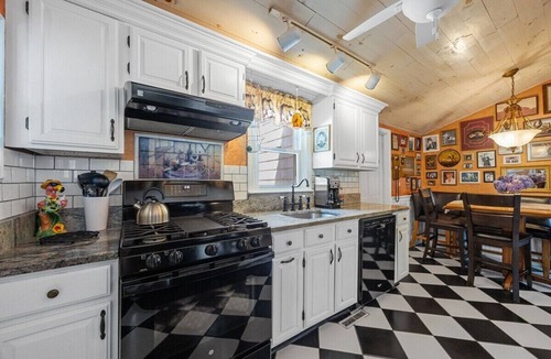 Hyannis House | Beach Pass Included!