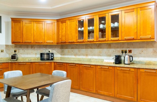 Palm Jumeirah Villa | Beachfront 6BR + Assistant's Room Villa with Private Pool, Palm Villa