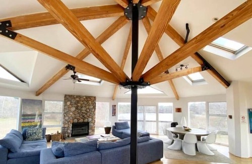 Riverside House | Beautiful House by the Lake!