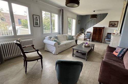 Buc House | Beautiful residence at the entrance to the historic center of Versailles