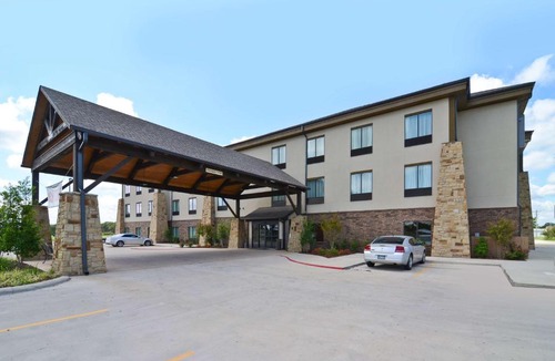 Emory Hotel | Best Western Plus Emory at Lake Fork Inn & Suites