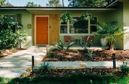 Duckpond House | Boho 4BR Oasis w Mini Golf & Games