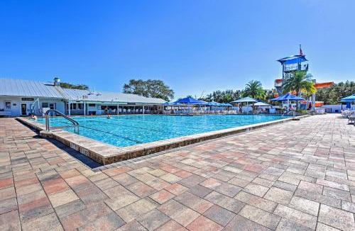 Braden River House | Bright Home: Pool Access & Screened-In Porch!