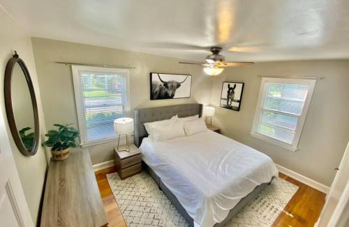 Lexington House | Charming 2 BR 1 BA with outdoor patio and grill close to downtown