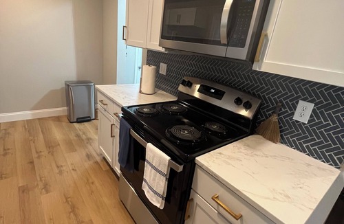 Springfield House | Charming 2BR Home in Springfield with AC near Fairgrounds & Hospital