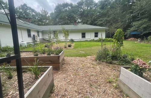 East Hartland House | Charming 3-bedroom Modern cottage with lakeside views