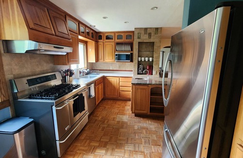 Richland Center House | Charming Crow Hill Cottage in welcoming Richland Center with BLOSSOMING garden
