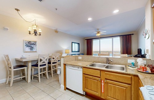 Florida Central Atlantic Coast Condo | Charming lakefront condo with balcony, lake view, AC, Internet, pool & hot tub