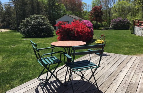 North Stonington Cottage | Charming Post and Beam Cottage (near Foxwoods)