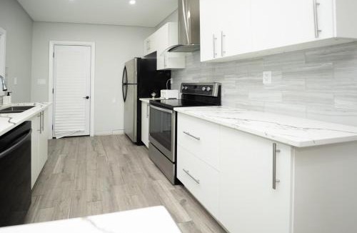 Walkerville Apartment | Charming Upper, 3BD, with workspace in Walkerville