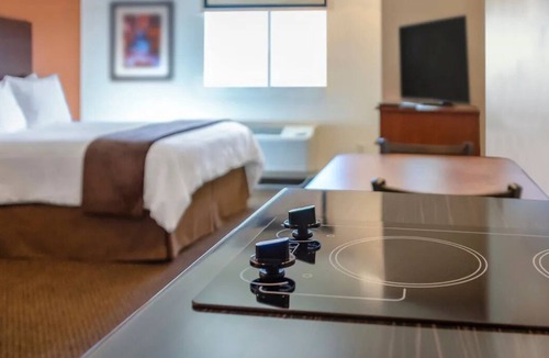 Sioux Falls Hotel | Comfortable 3 - Room for Exploring Sioux Falls – Close to Top Attractions