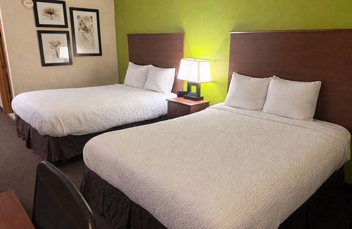 Black River Falls Hotel | Coratel Plus Suites by Jasper Black Riverfalls - 2 Queen Beds Non-Smoking