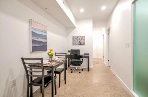 Downtown Toronto Hotel | Corktown Comfort Basement Suite Downtown Stay