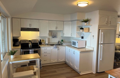 Martintown Cottage | Cozy 2 bedroom water front cottage