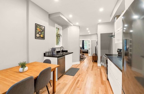 Downtown Toronto Hotel | Cozy 2BR - Downtown - 4 min walk to Subway