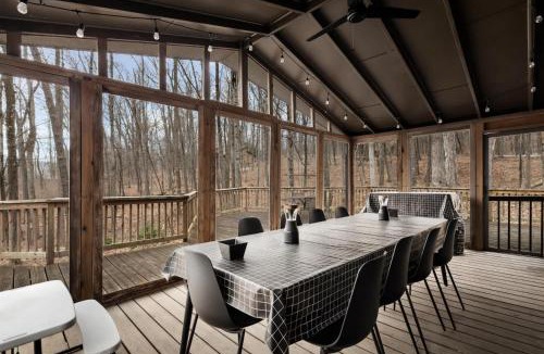 Berkeley Springs Ski Chalet | Cozy cabin w deck & grill, dog-friendly, trails