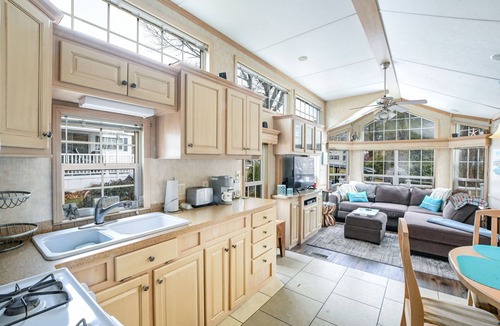 Sandwich House | COZY CAPE COD COTTAGE in SANDWICH