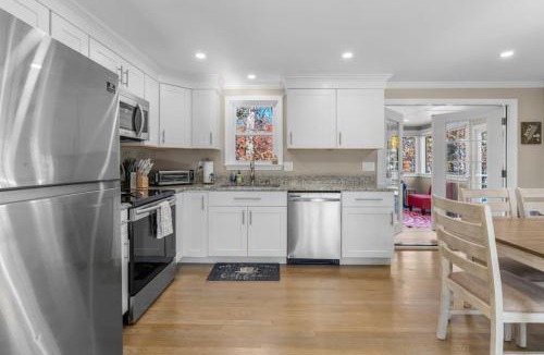 Hyannis House | Cozy Spacious Home Walk to the Beach and 1 Mile to Downtown Hyannis