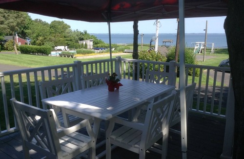 Hampton Bays Cottage | Cozy WATERFRONT Steps to Beach 2 bedroom cottage in serene Hampton Bays with AC
