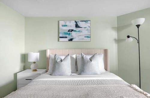 Fort York Apartment | Cozy Waterfront Studio Free Parking & Bentway