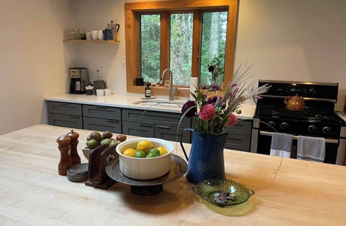 Kerhonkson Cabin | Cozy woodsy family-friendly cabin retreat