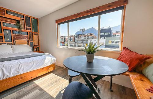 Downtown Squamish Hotel | Crash Hotel Squamish