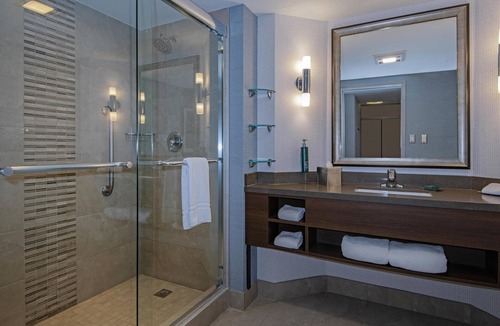 Jasper Place Hotel | DoubleTree by Hilton Hotel West Edmonton