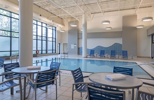 Jasper Place Hotel | DoubleTree by Hilton West Edmonton