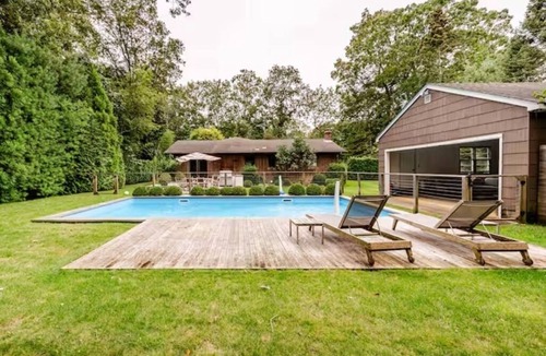 Clearwater Beach House | East Hampton Ranch with Access to Clearwater Private Beach
