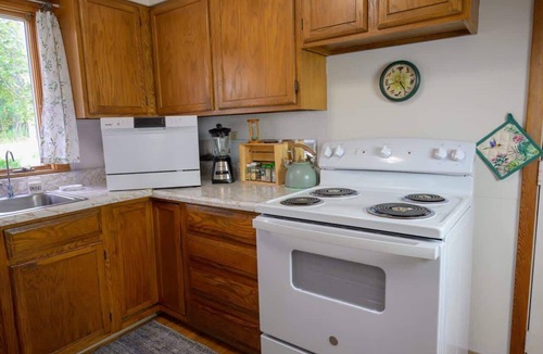 Syracuse House | Easy Access 1BR Home Step-Free Comfort 10 mins SU