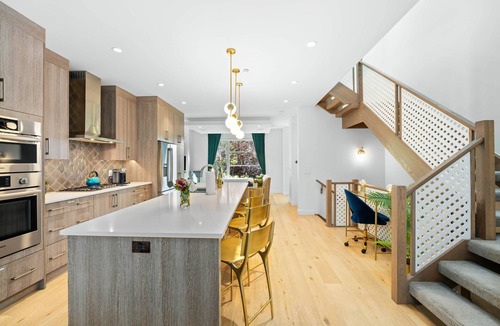 Richmond House | Empire: Upscale 4 Bedroom in Trendy Marda Loop - Garage, A/C