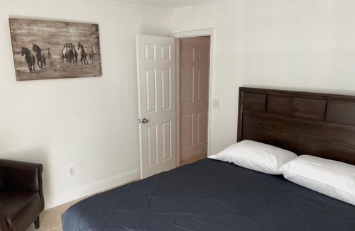 West Palm Beach House | Entire 4 bedroom farm house on 2 acres Sleeps 8