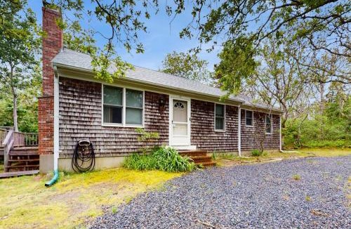 Dennis House | Escape in Dennis