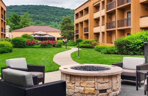 Mahwah House | Explore Ramapo Mountain State Forest! Pets Allowed! FREE Parking, Seasonal Pool!