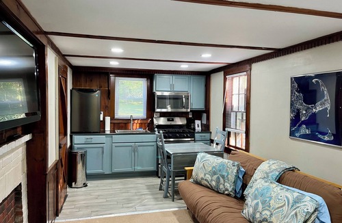 Harwich Port House | Fido friendly Walk to Red River Beach - Sleeps 20 - Hot tub - Bring your boat!