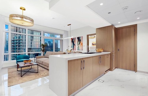 Downtown Dubai Apartment | FIRST CLASS 1BR Modern Downtown Oasis