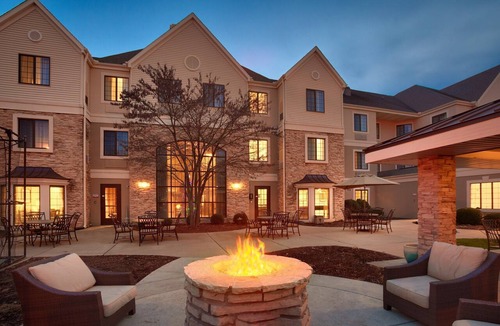 Peoria Condo | Free Breakfast. Pool & Hot Tub. Close to St. Francis Medical Center!