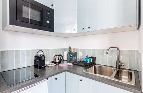 Malakoff Apartment | GuestReady - studio direct line Champs-Élysées