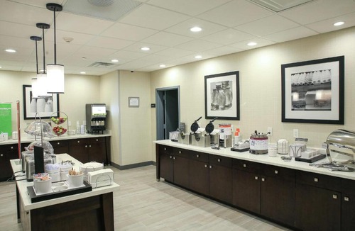 Mount Laurel Hotel | Hampton Inn & Suites Mount Laurel/Moorestown