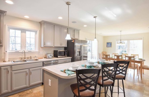Eastham House | Heated Saltwater Pool Hot Tub!