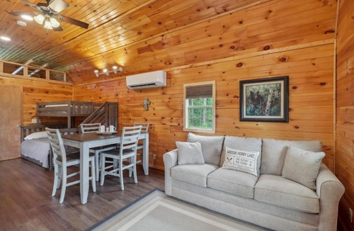 Greers Ferry Apartment | Higden Hideaway with Fire Pit Near Greers Ferry Lake